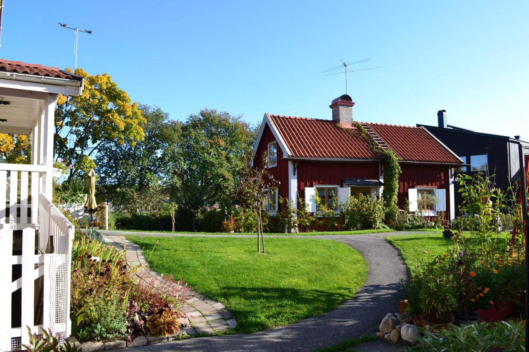 Rustik Stuga Med Lantlig Kaensla Naera Oerebro City Exterior photo
