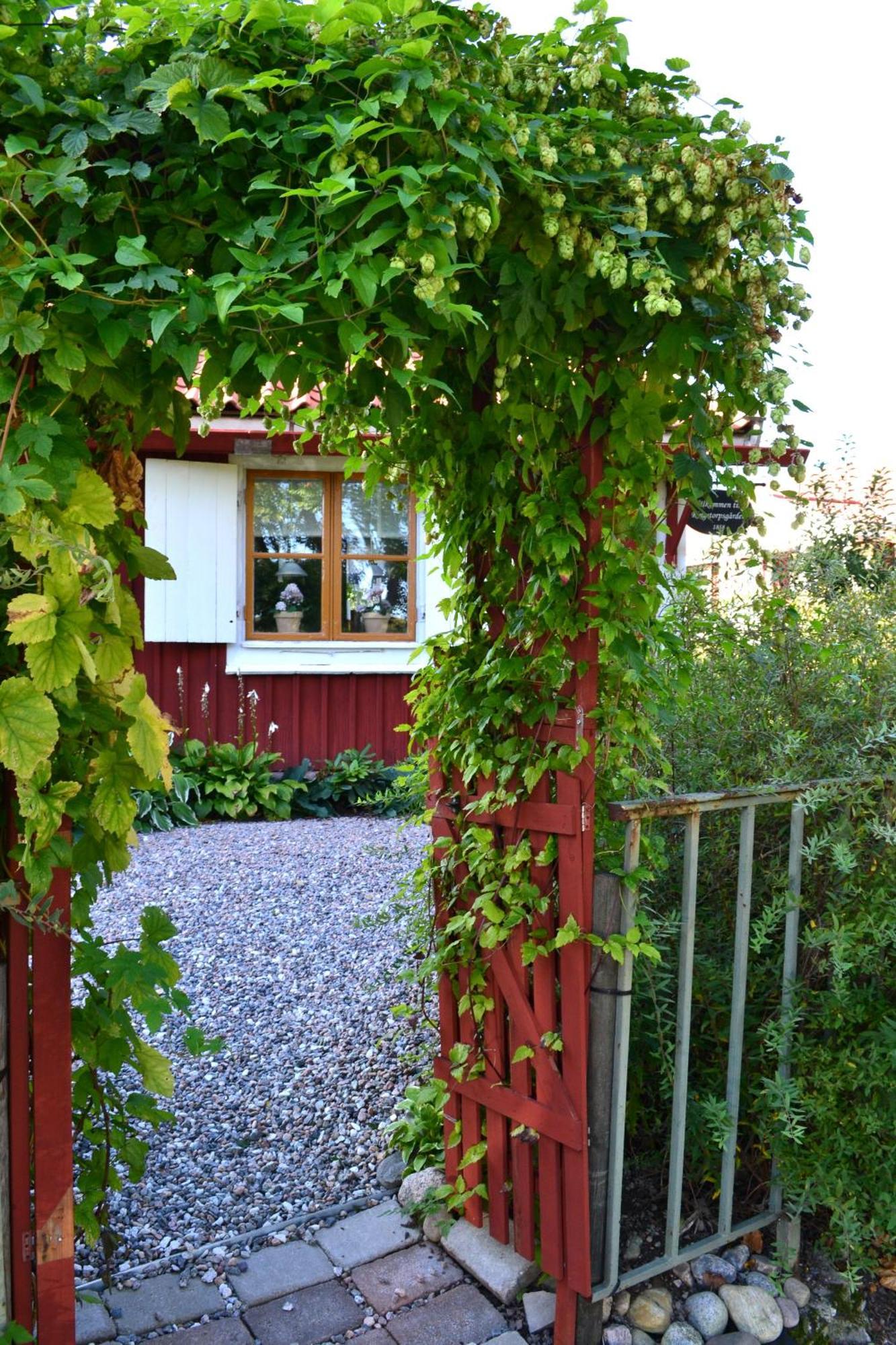 Rustik Stuga Med Lantlig Kaensla Naera Oerebro City Exterior photo